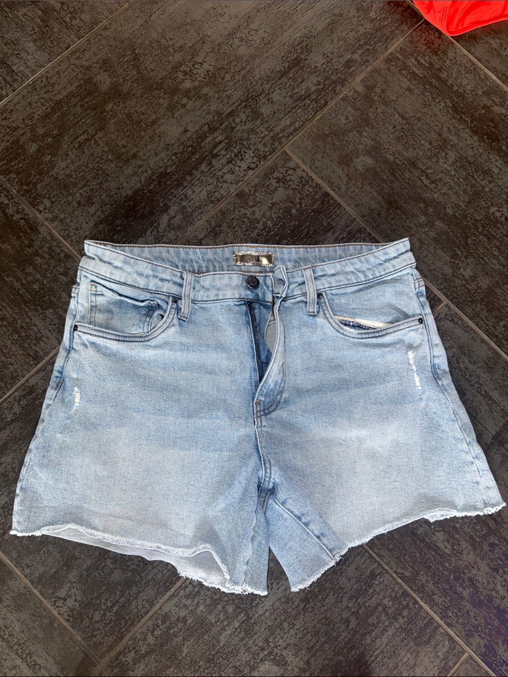 Kut from the cloth Jane long shorts light wash Blue Denim Women’s Shorts size 10